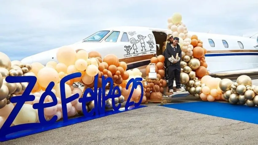 Virginia e Zé Felipe avião