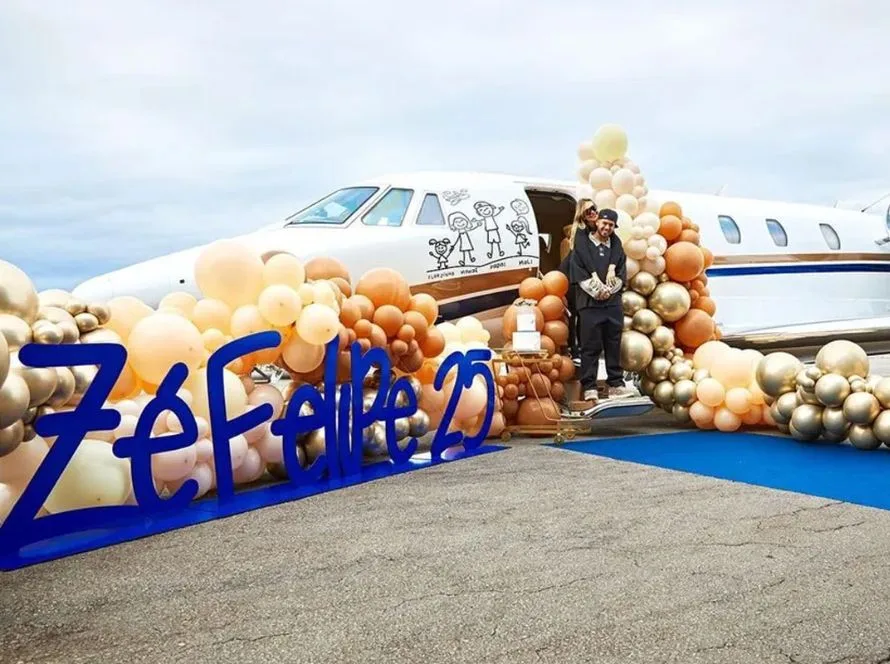 Virginia e Zé Felipe avião